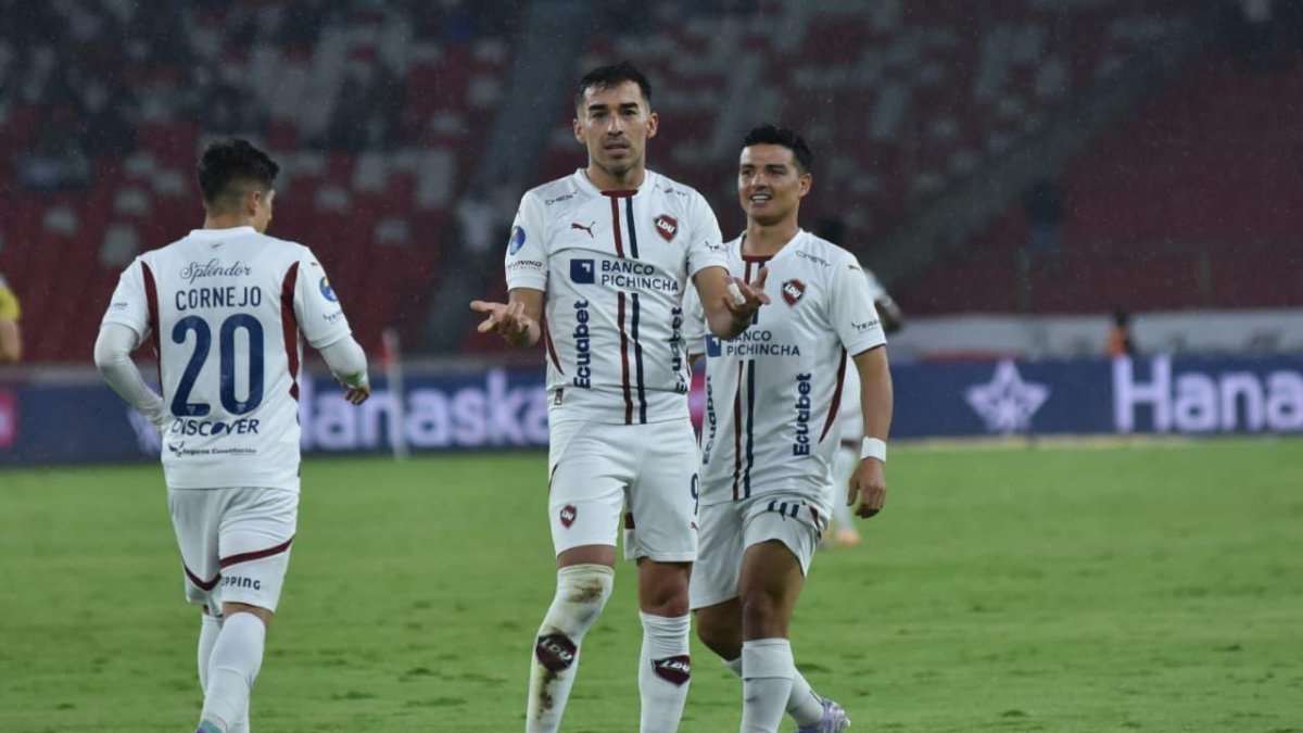 Lisandro Alzugaray abrió el marcador para los albos.