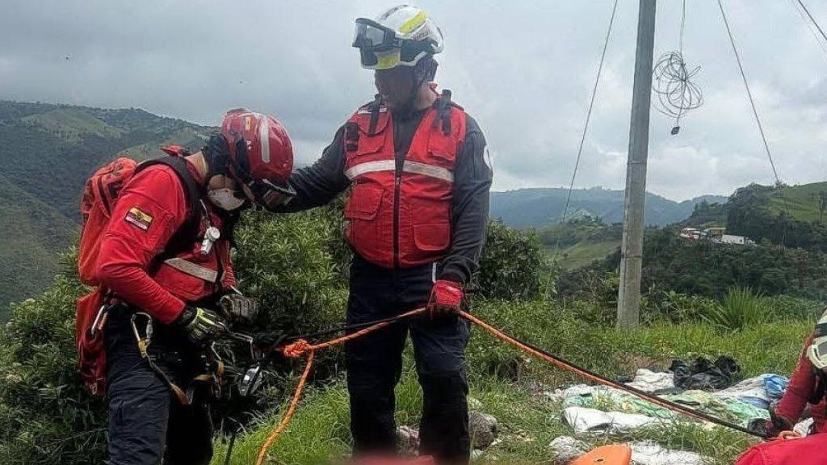 El cuerpo fue hallado en la vía Alóag -Santo Domingo.