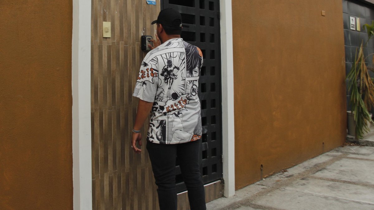 El hospedaje tiene cerradura electrónica. Nadie comprueba quiénes entran o salen.