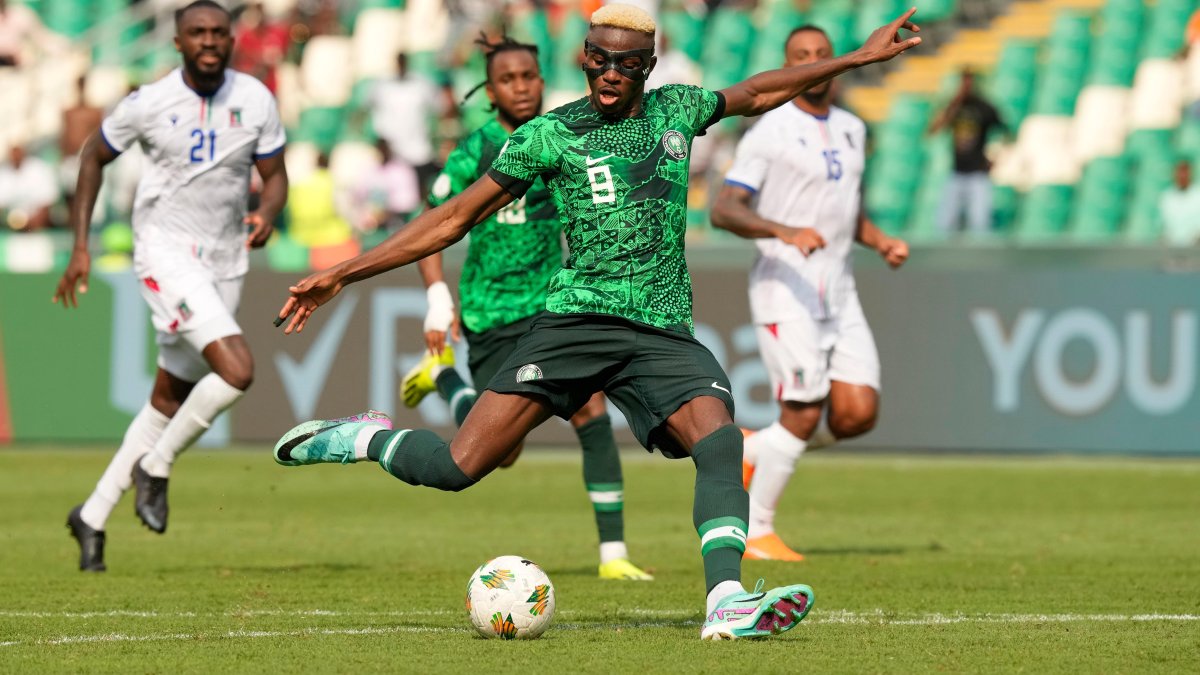 Victor Osimhen lidera la delantera de Nigeria.