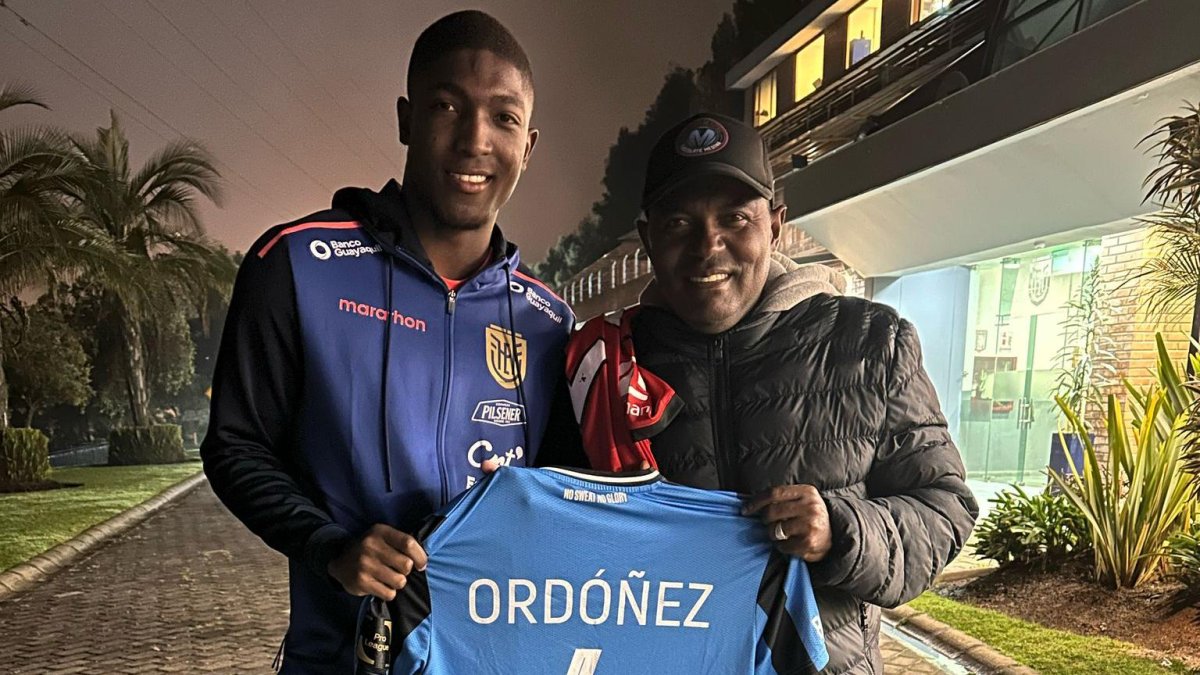 Joel Ordóñez y su primer entrenador Luis Medina.