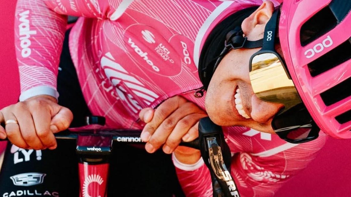 La Locomotora del Carchi en una de las fotos que subió con la nueva licra del EF 2026.