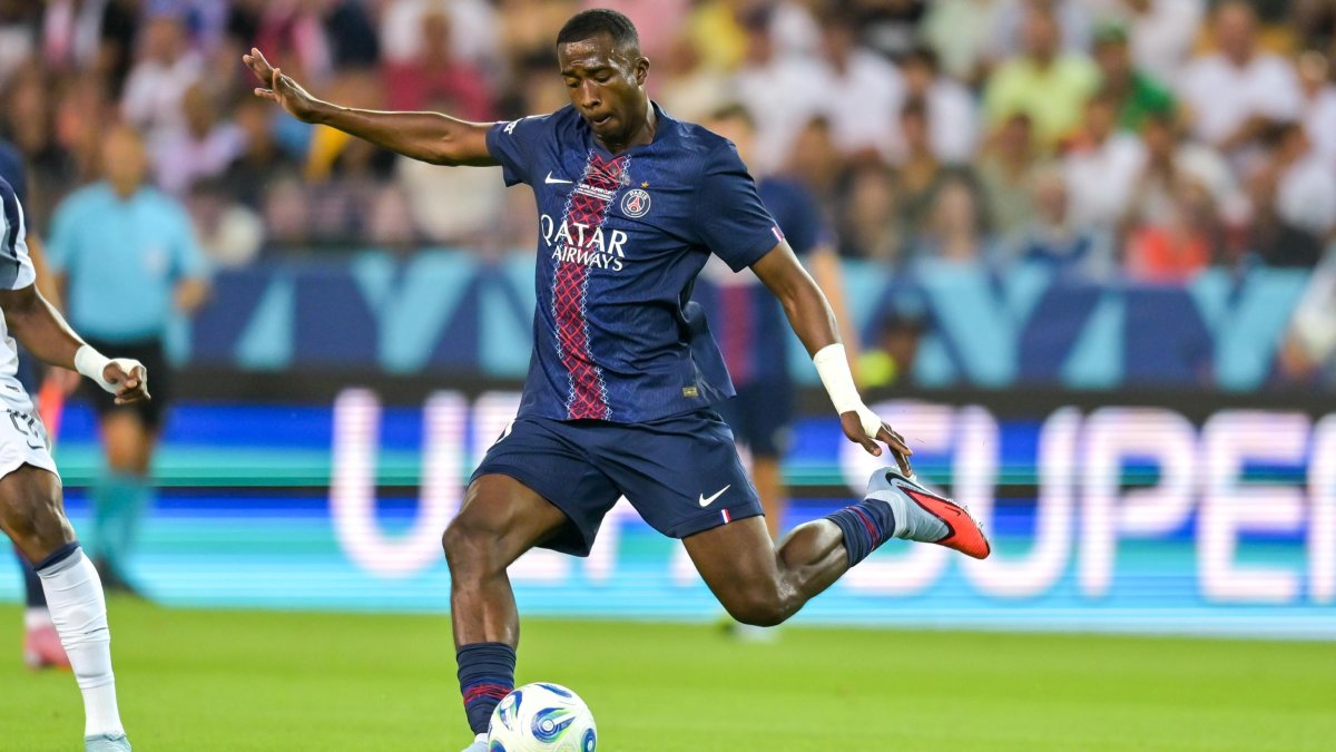 Willian Pacho será titular en la zaga de PSG.