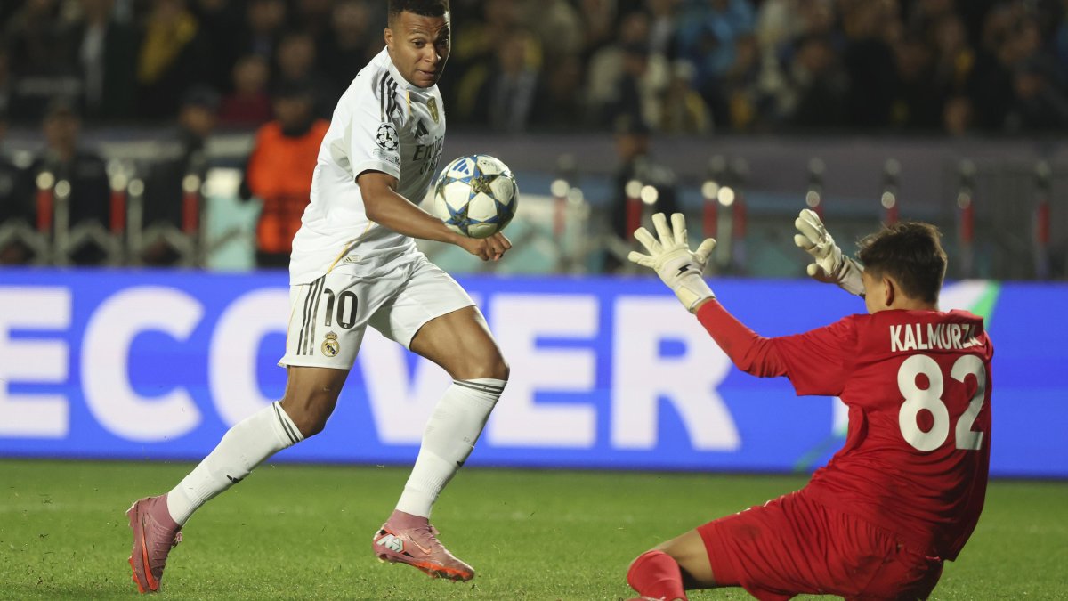 El delantero francés Kylian Mbappé comandará el ataque madridista.