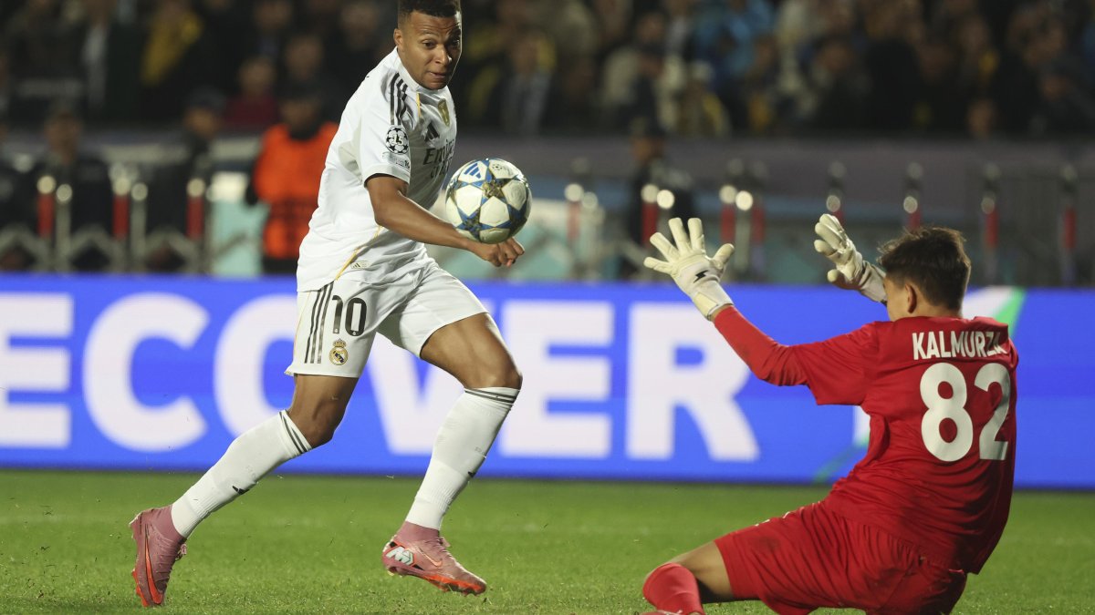 El delantero francés Kylian Mbappé comandará el ataque madridista.