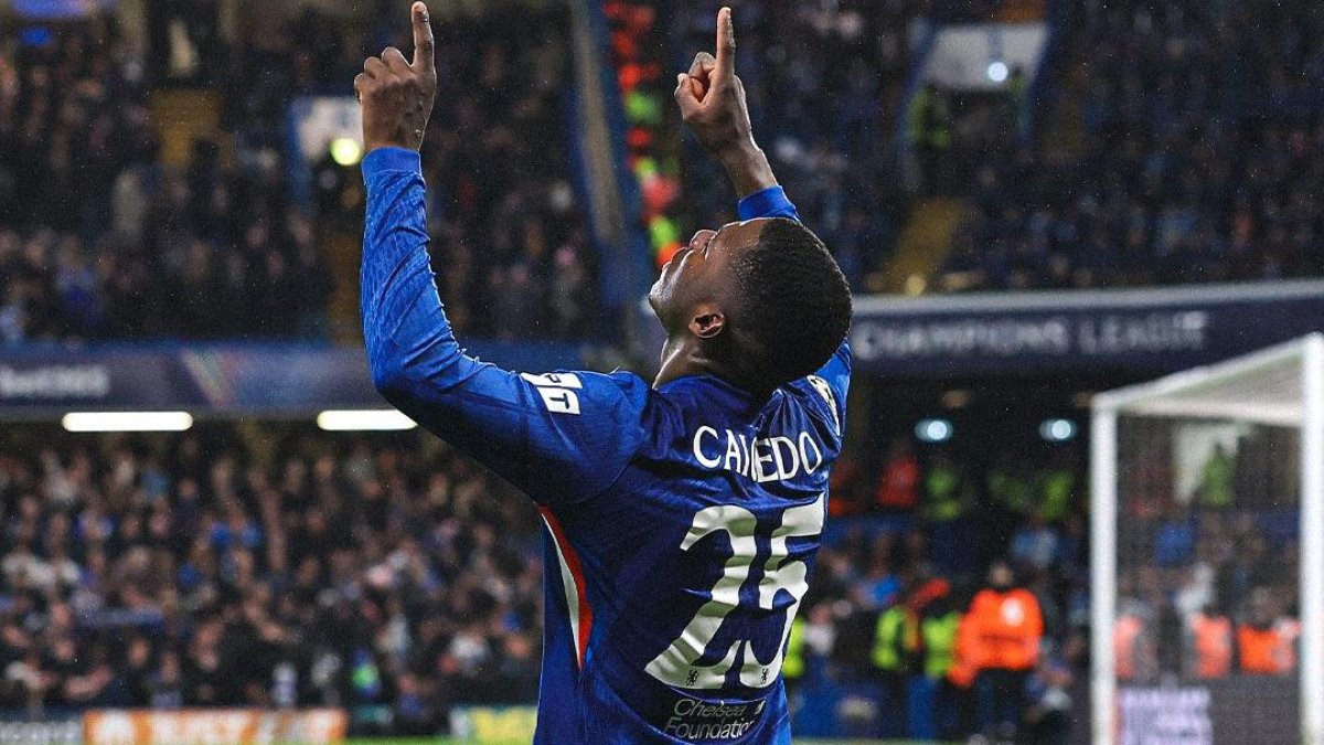 Caicedo brilló en Champions y Beccacece estuvo presente en Stamford Bridge.