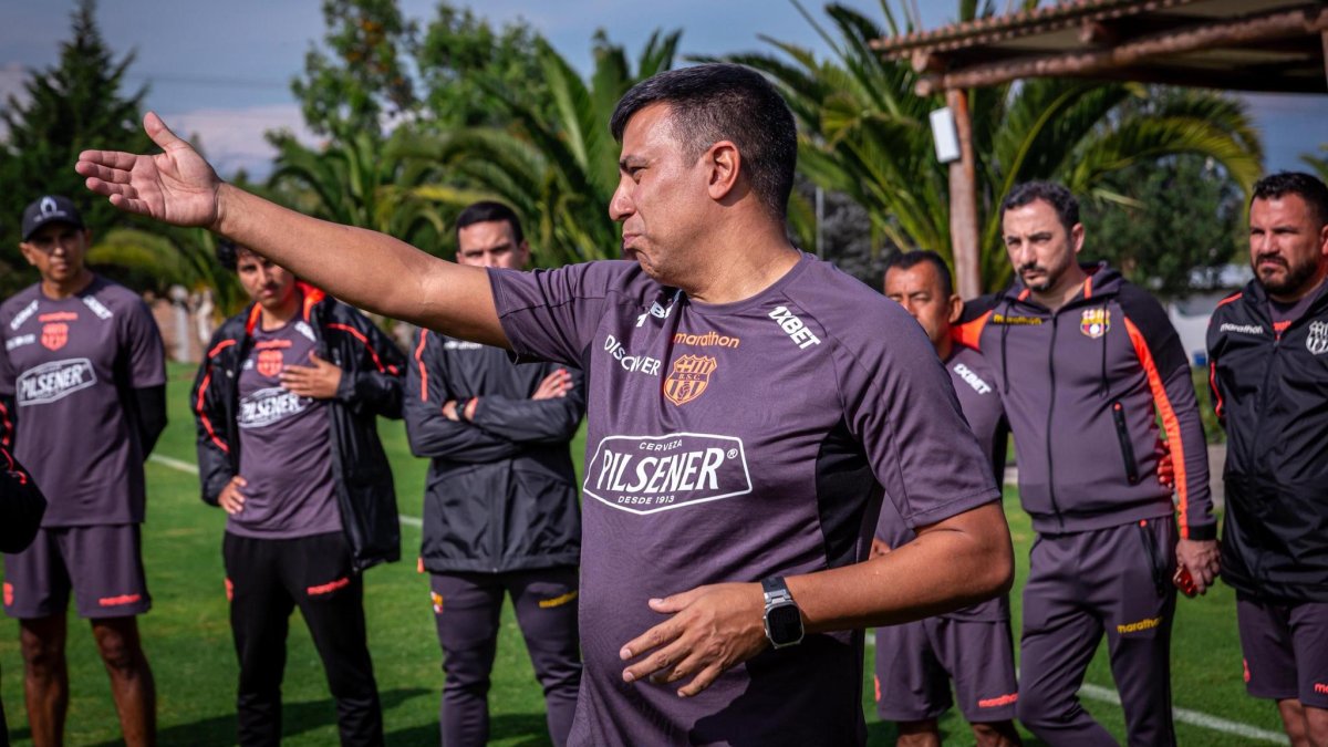 El técnico César Farías tomó el mando de las prácticas desde el miércoles 21 de enero.