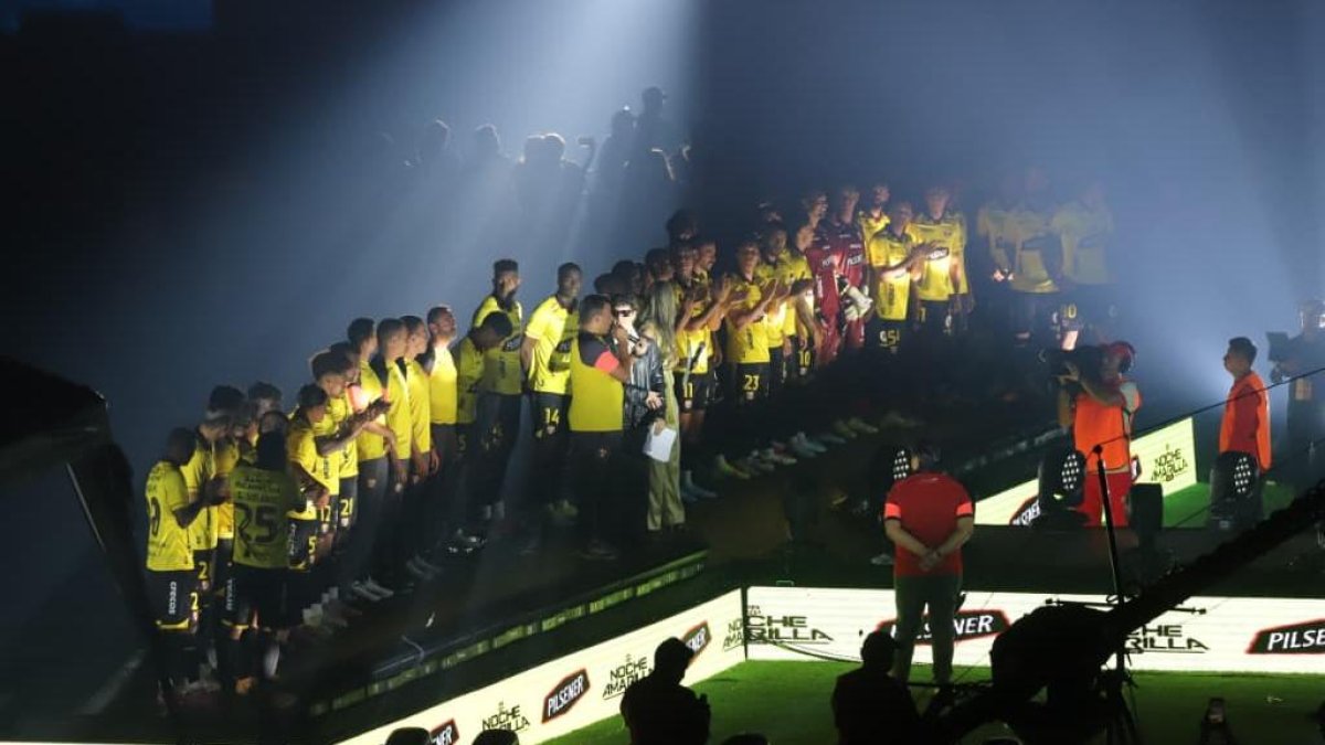 La presentación de los jugadores de Barcelona en la Noche Amarilla.