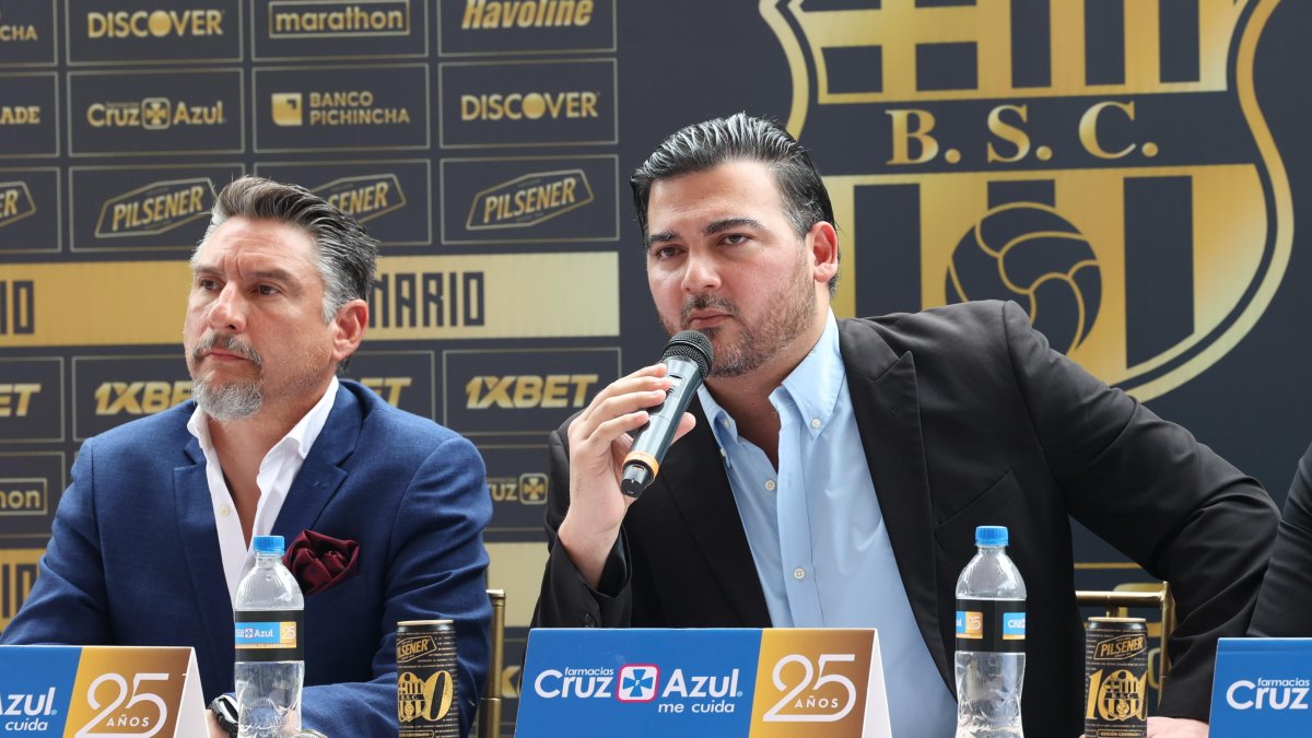 Miguel Montalvo (izquierda) tomó por subrogancia la presidencia del Barcelona SC que dejó Antonio Álvarez de forma temporal.