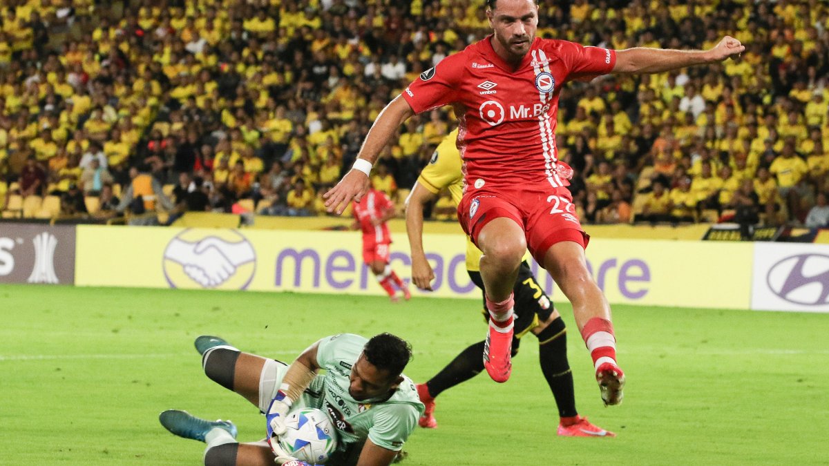 Argentinos Juniors superó a Barcelona SC en el juego de ida de Copa Libertadores.
