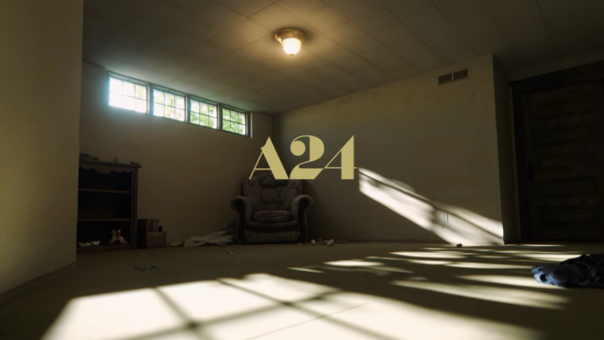 El primer tráiler oficial de Backrooms sumerge al espectador en pasillos interminables y perturbadores, marcando el salto del terror liminal de internet al cine