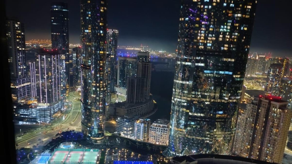 La tensión en Abu Dabi obligó a las autoridades a recomendar refugio en casas y centros comerciales.