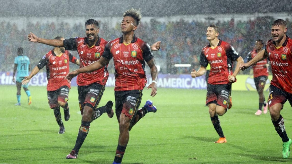 El 3-0 del Deportivo Cuenca ante Libertad reflejó la superioridad del club azuayo.