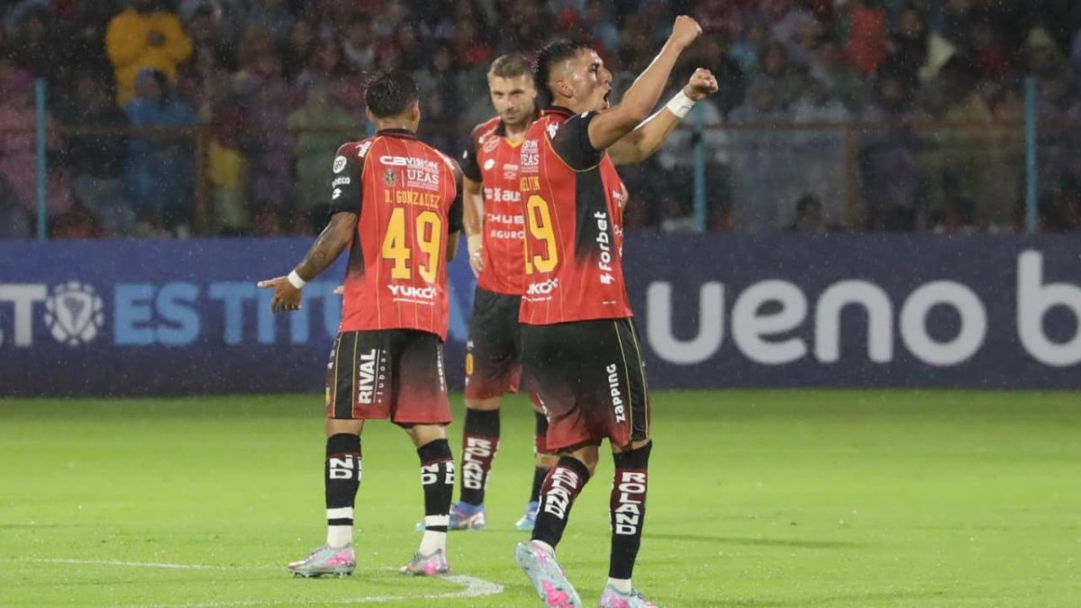 Melvin Díaz abrió la cuenta en el Alejandro Serrano Aguilar.