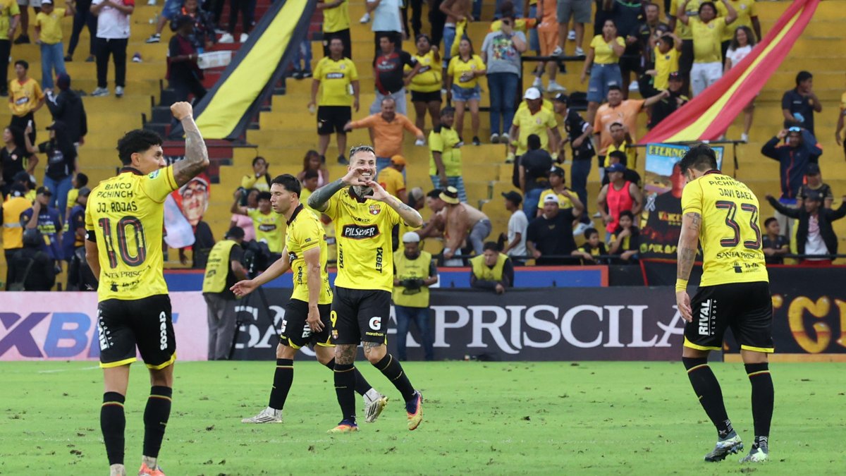 Barcelona SC recibe a Emelec en el estadio Monumental.