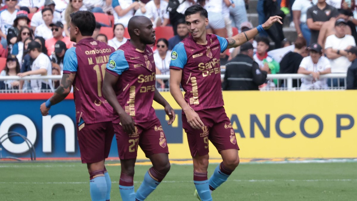Macará recibe a Técnico Universitario en el estadio Bellavista de Ambato.