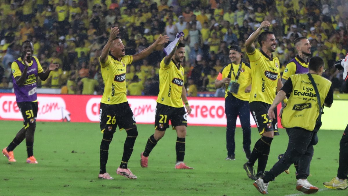 Barcelona SC festeja su victoria 1-0 ante Emelec en el Clásico del Astillero disputado el sábado 7 de marzo.