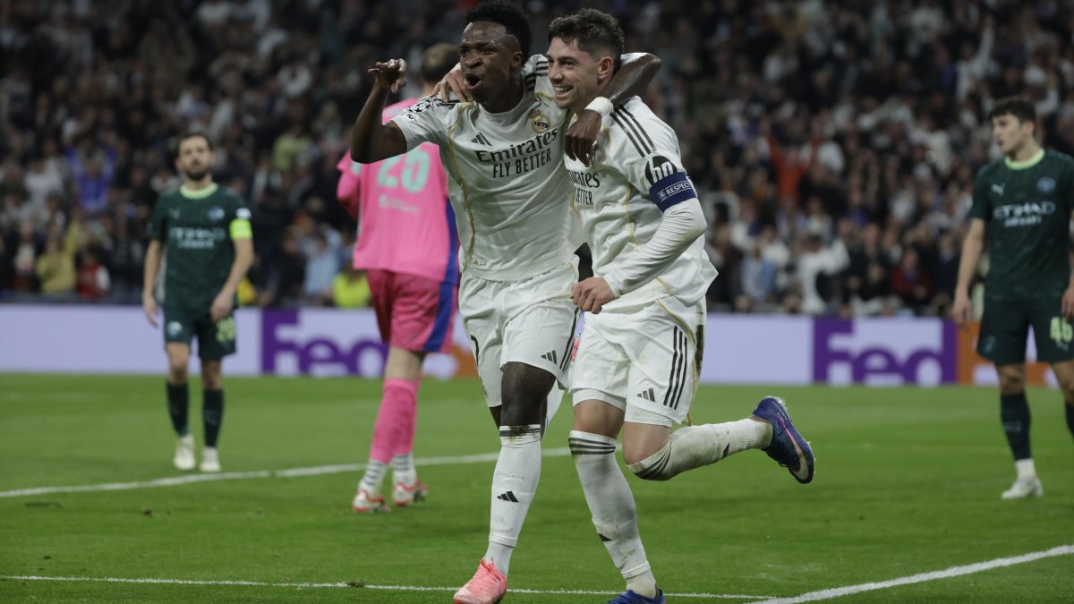 Valverde (d) lideró la goleada 3-0 de Real Madrid en el partido de ida.