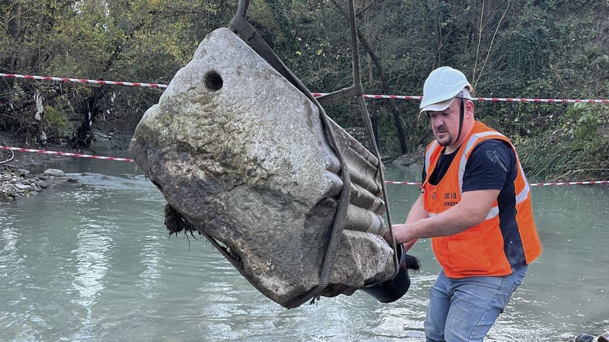 El sepulcro presenta una estructura circular con un diámetro aproximado de 12 metros