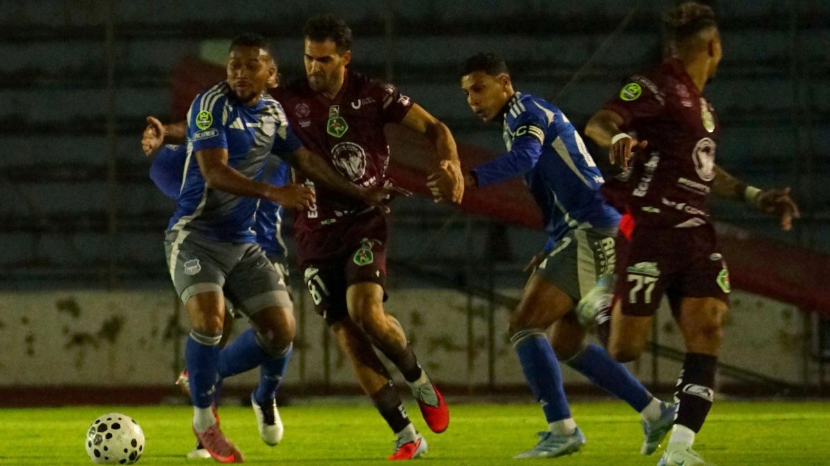 Emelec perdió 2-0 ante Mushuc Runa en La Cocha.