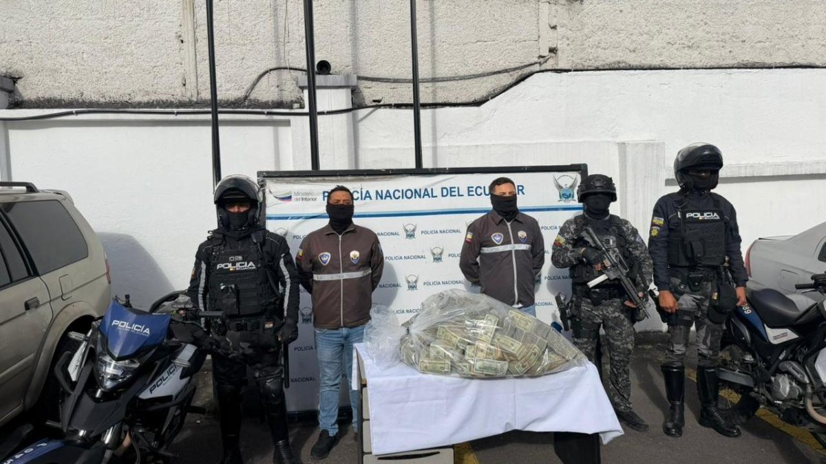 El dinero se halló en una bodega de un edificio del norte de Quito.