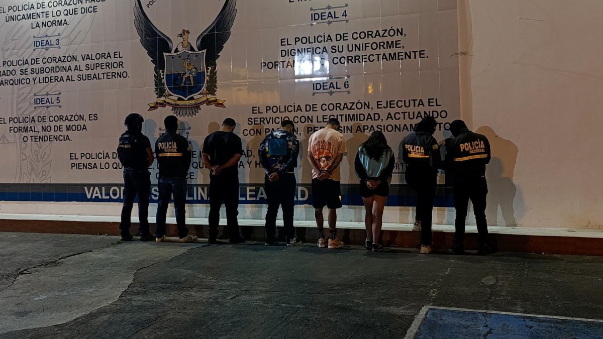 Los detenidos fueron llevados hasta el Comando de Policía.