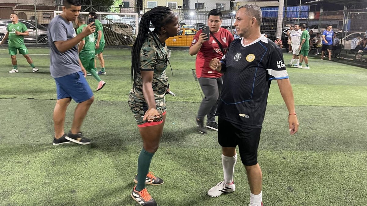 Mónica Quinteros, árbitro viral en Ecuador: de mundialista a show en la cancha y redes