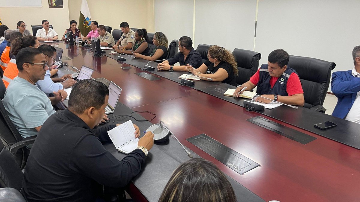 Esmeraldas ultima detalles para recibir al crucero internacional MS Artania