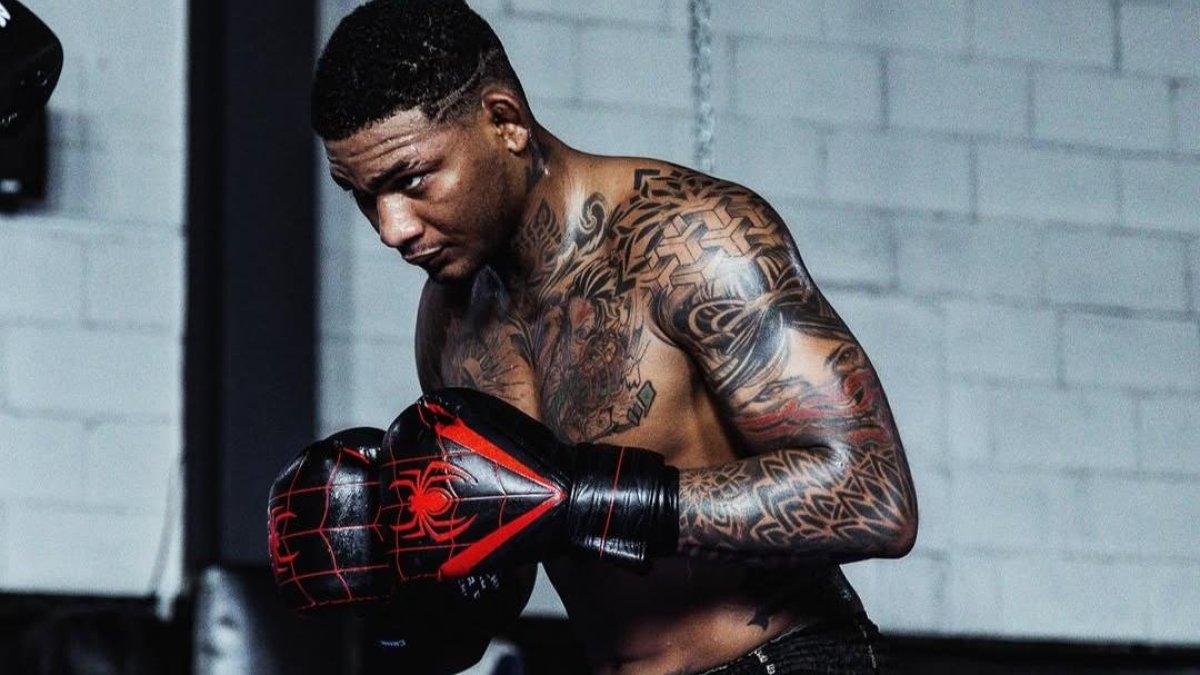 El peleador ecuatoriano Michael Morales entrena en Tijuana, México.