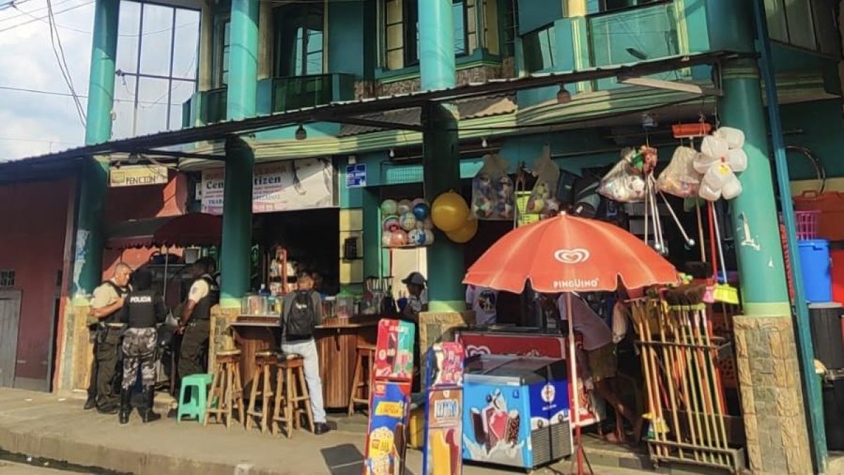 Los atacantes llegaron con fusil a este edificio y ejecutaron el delito.