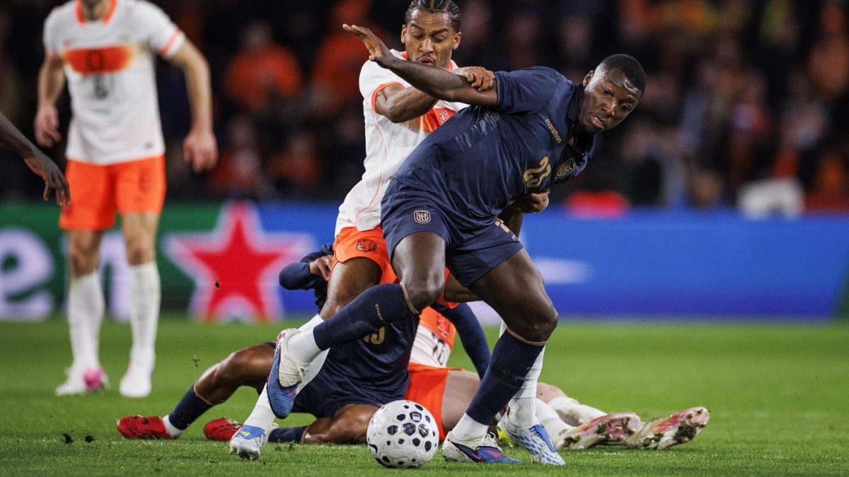 Moisés Caicedo comandó el mediocampo de Ecuador ante Países Bajos.