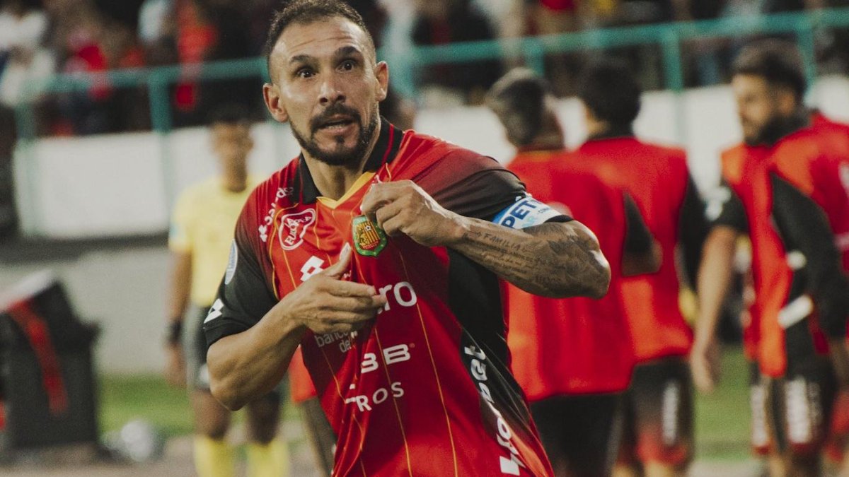 Deportivo Cuenca vence a Santos con gol olímpico de Mancinelli en Copa Sudamericana