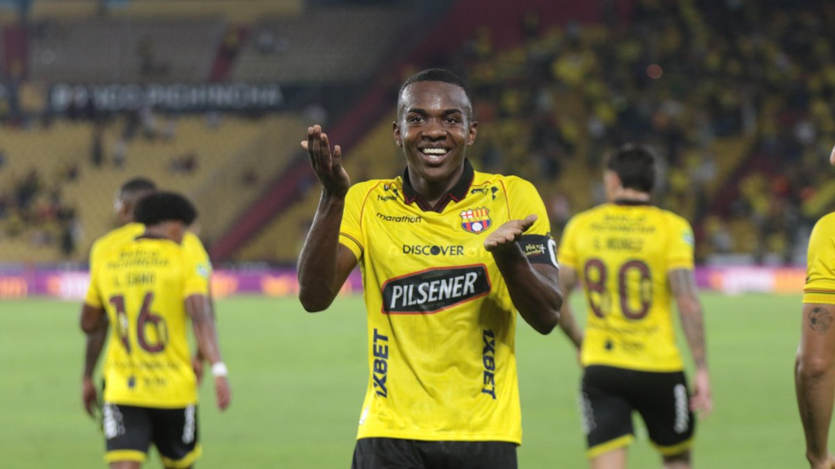 El volante Jhonny Quiñónez es figura del Barcelona SC.