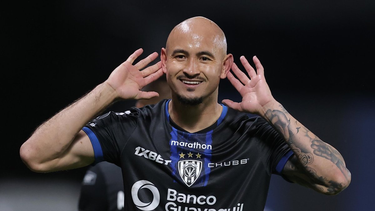 Carlos González marcó un doblete ante Universidad Central FC.