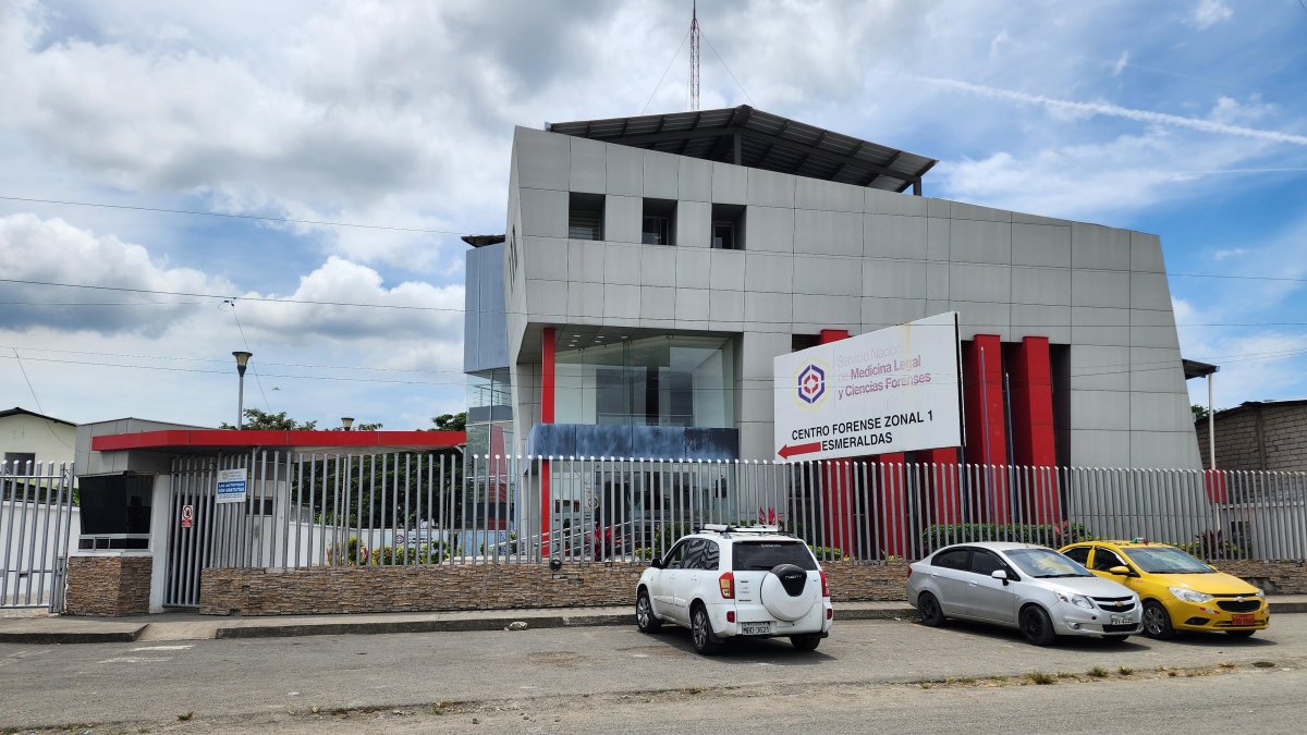 Centro Forense Zonal 1 de Esmeraldas, donde fue trasladado el cuerpo de Luis Mario Caicedo Angulo para las pericias legales.