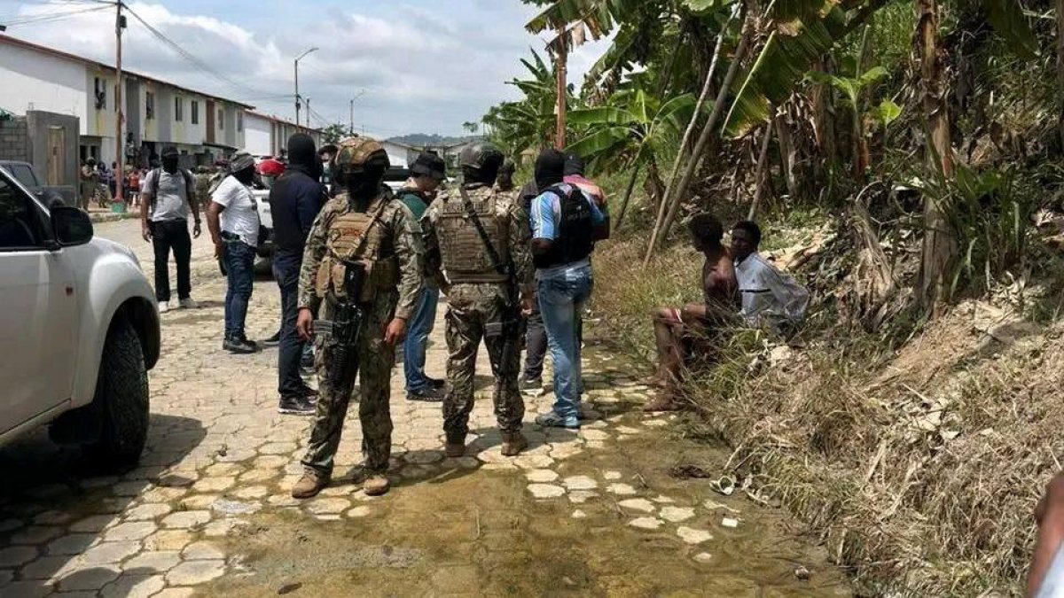Esmeraldas: Hallan dos fosas comunes con cuerpos en la ciudadela El Coral