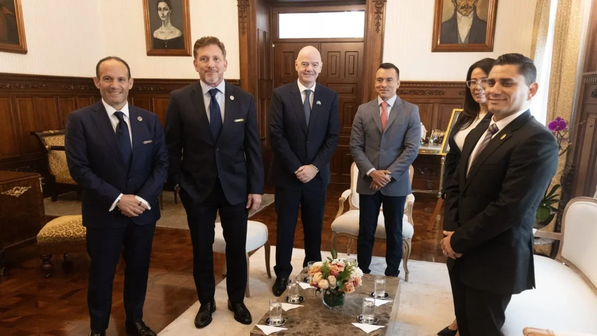 Daniel Noboa recibió a Gianni Infantino, Presidente de la FIFA, en el Palacio Carondelet.