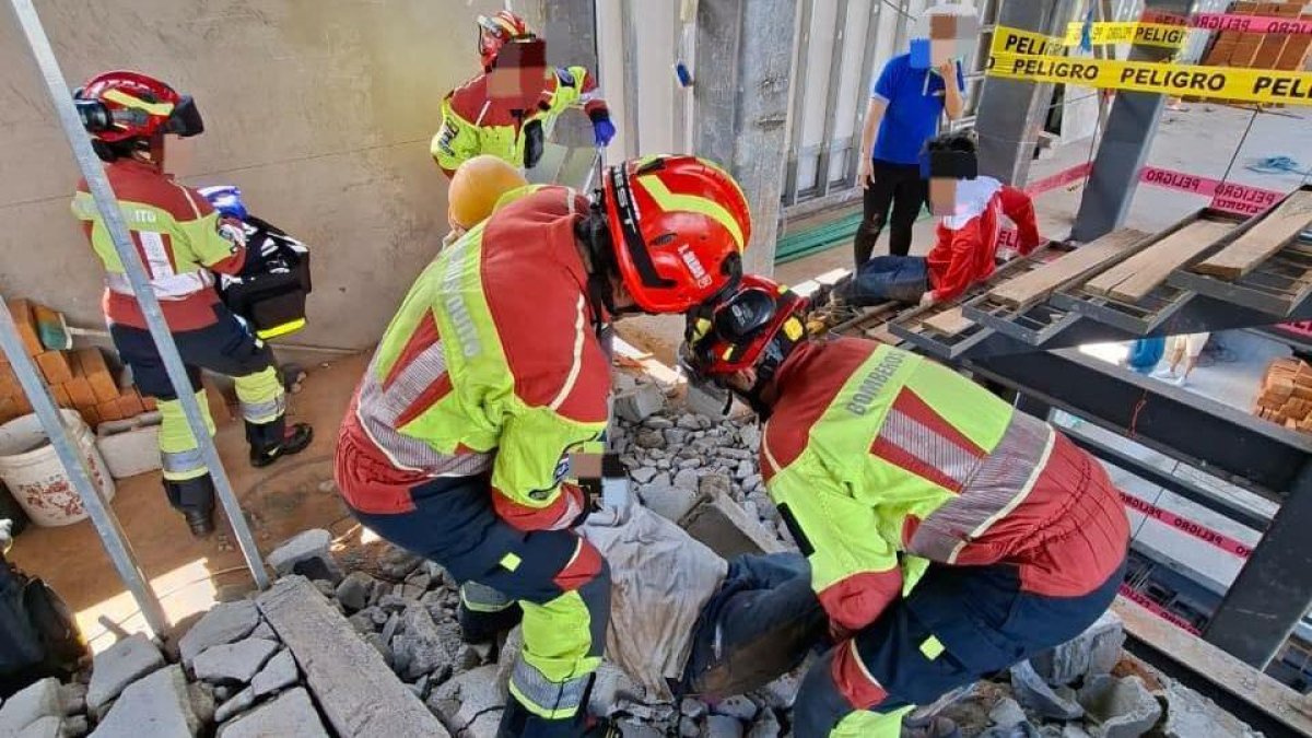 Los afectados fueron atendidos por miembros del Cuerpo de Bomberos de Quito.
