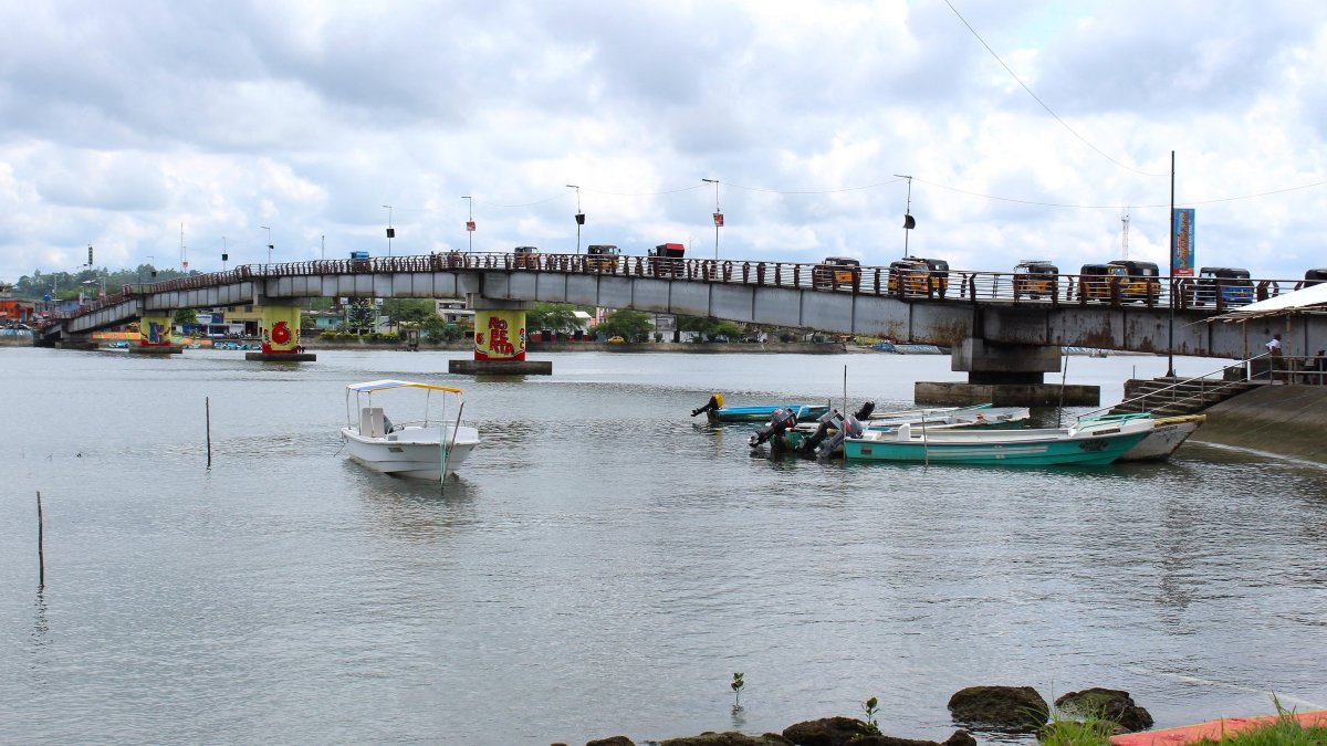 Muisne, tierra de río y mar, escenario de convivencia comunitaria que hoy se ve golpeada por la violencia armada que dejó un fallecido y tres heridos.