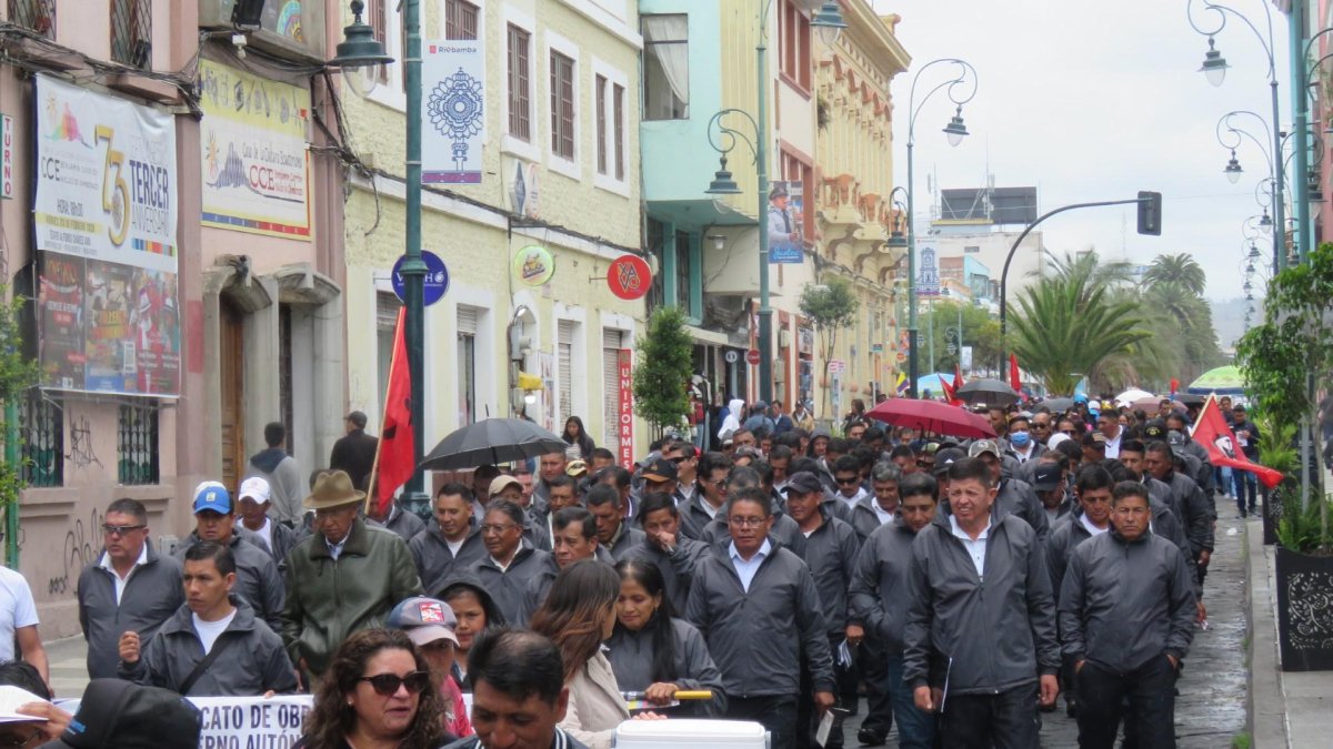 Primero de Mayo: Unas dos mil personas marcharon por empleo y seguridad social en Riobamba