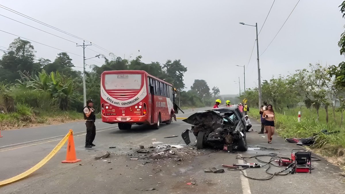 Tres personas fallecen en choque frontal en la vía Santo Domingo – La Concordia