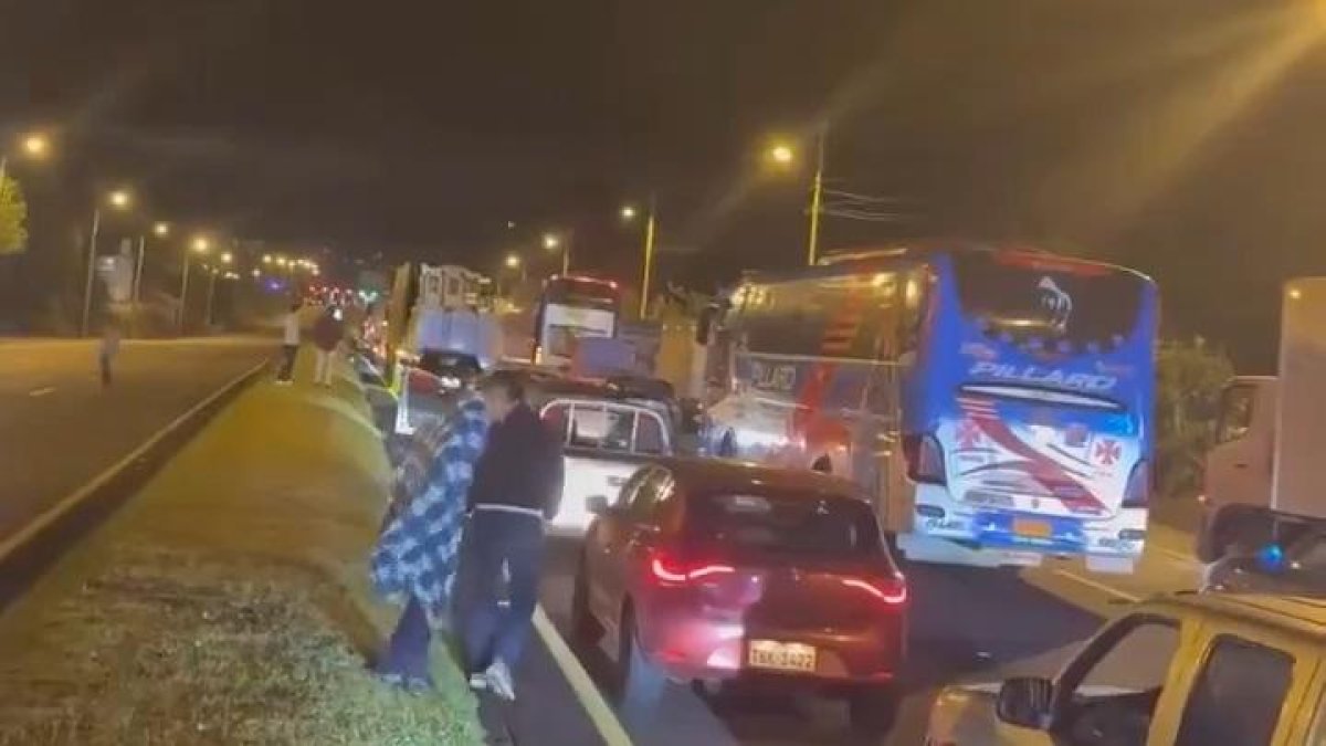 Toque de queda en Quito: cientos quedaron atrapados en el peaje de Machachi tras el feriado