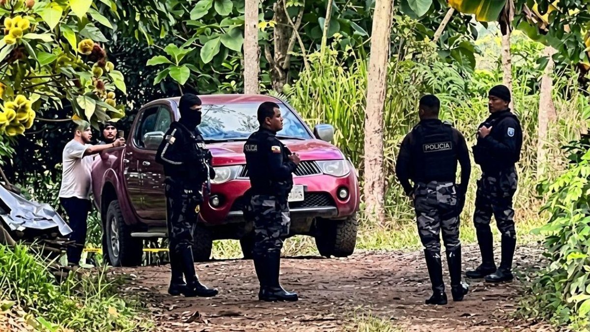 Triple crimen en Zaruma: hallan a tres hombres asesinados dentro de camioneta en zona minera