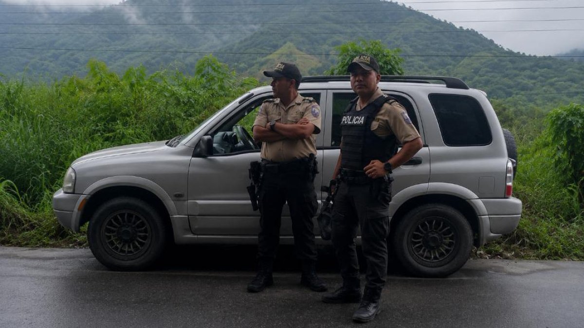 Hallan a hombre asesinado dentro de un vehículo en Zamora Chinchipe