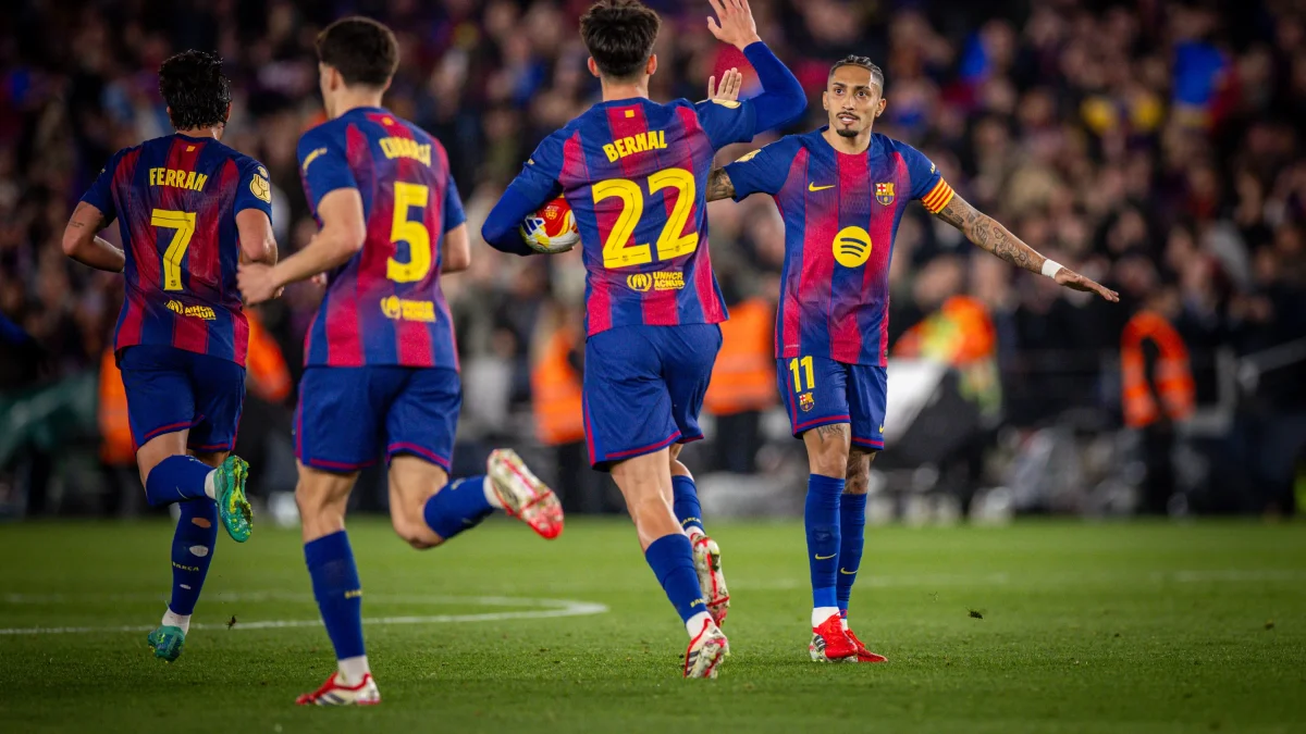 ¿A qué hora juega Valencia vs Barcelona por LALIGA y qué canales transmiten?