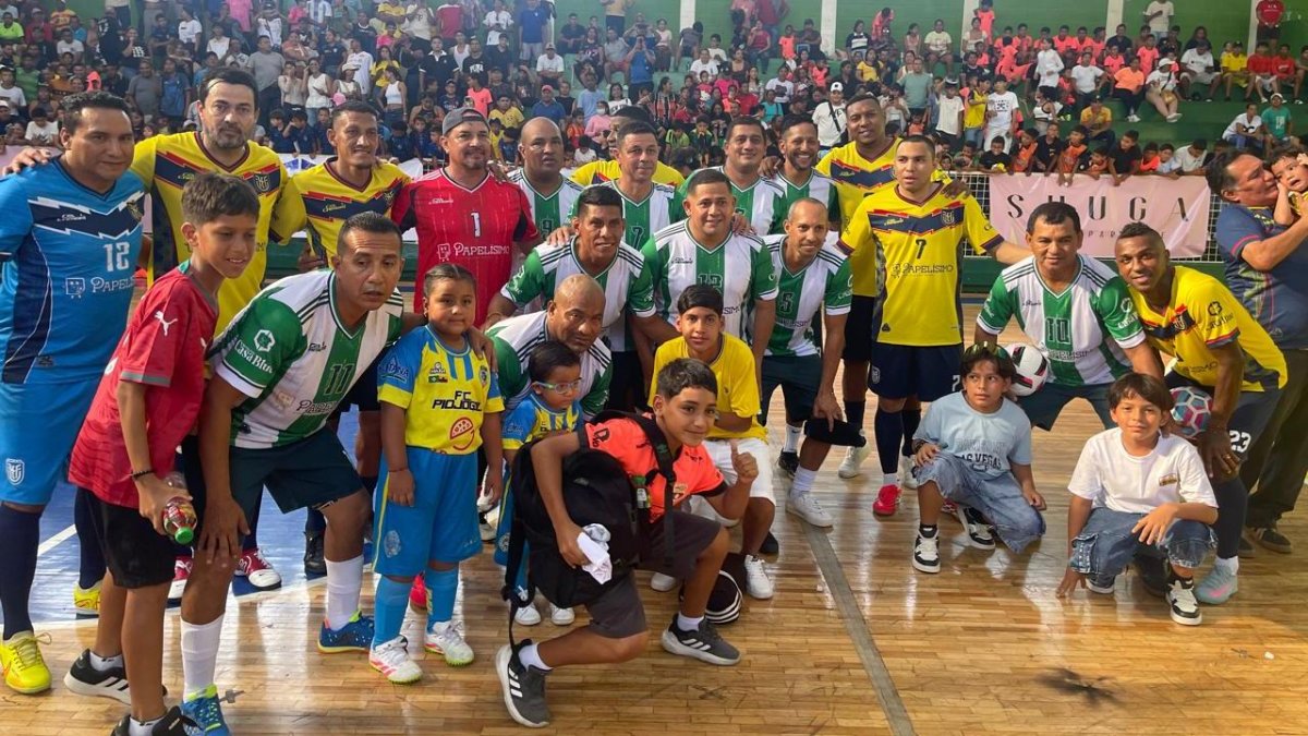 Jefferson Montero reunió a leyendas de Ecuador y armó una fiesta mundialista en Babahoyo