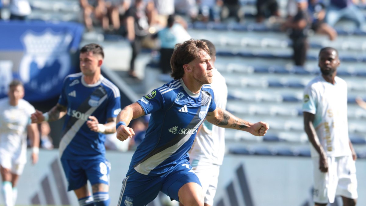 Emelec venció a Macará con doblete de Luca Klimowicz y salió del fondo