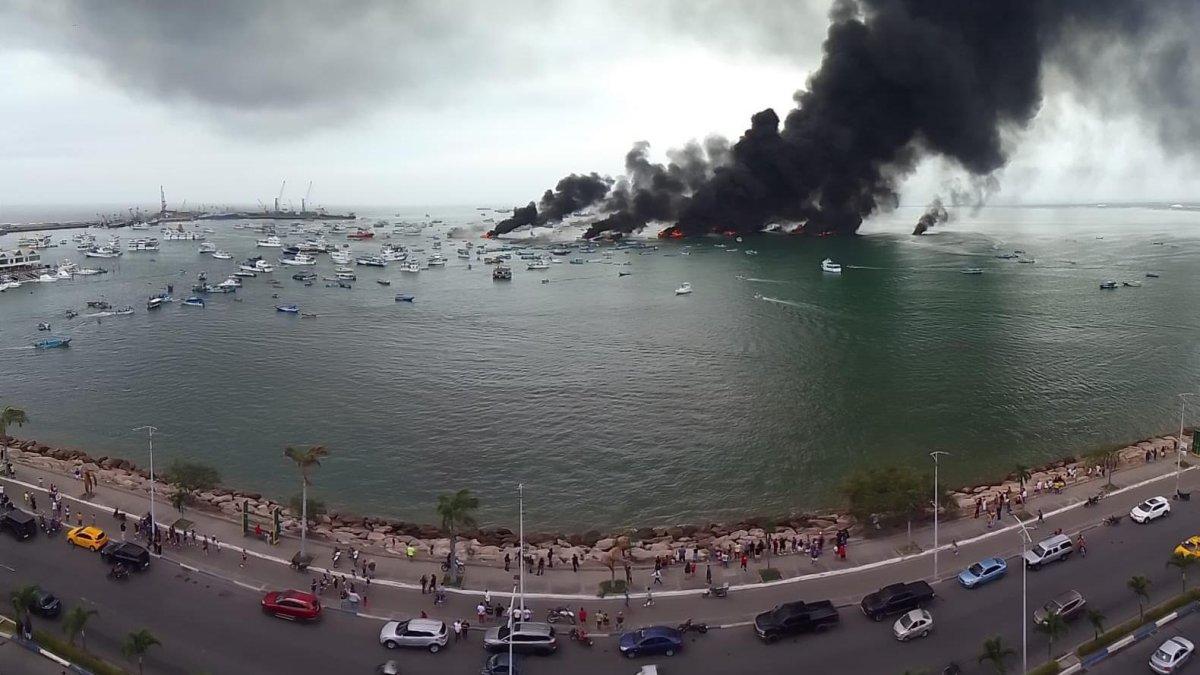 Incendio en puerto de Manta: Policía se pronuncia sobre las 