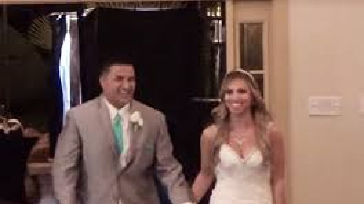 La maestra estaba casada cuando comenzó su aventura de abuso sexual a un menor.