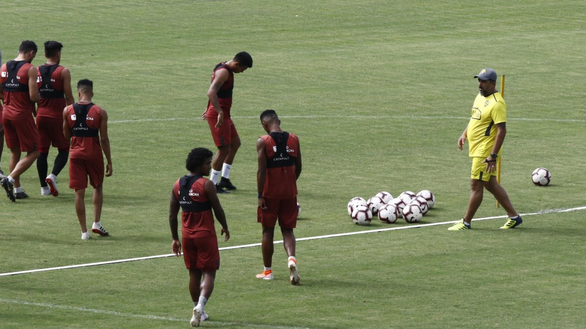 El uruguayo Leonardo Ramos dirigió el primer entrenamiento, luego de unas cortas vacaciones del equipo.